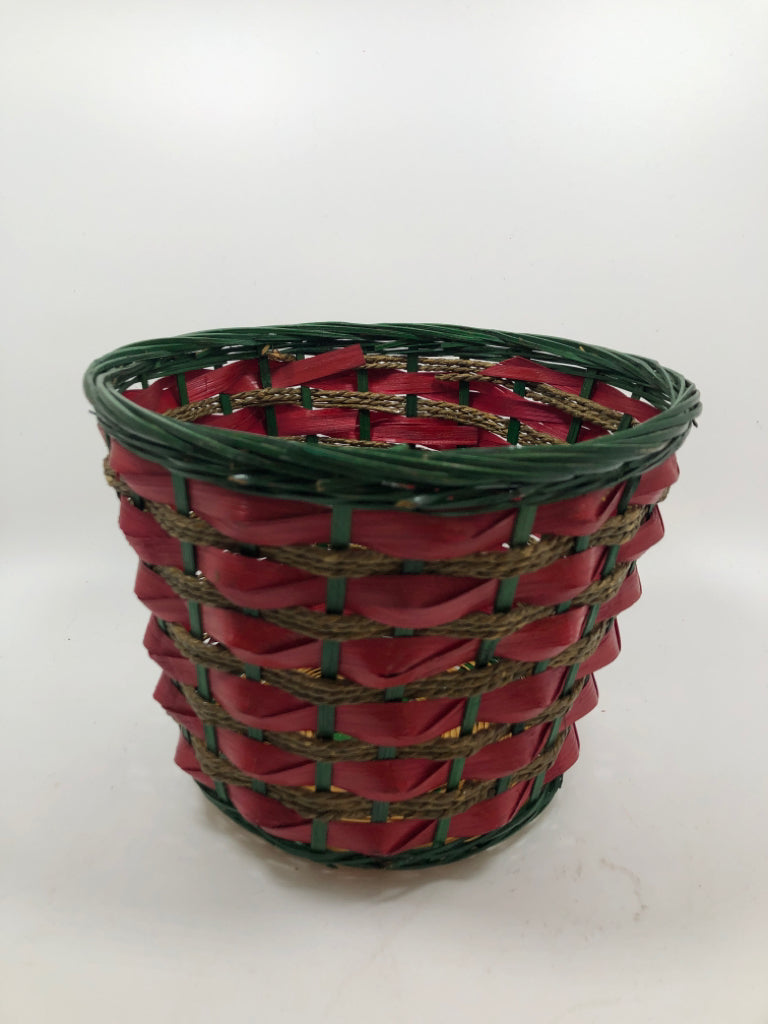 ROUND RED GREEN RIMMED WOVEN BASKET.