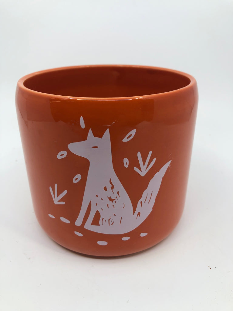 ORANGE W WHITE FOX PLANTER.