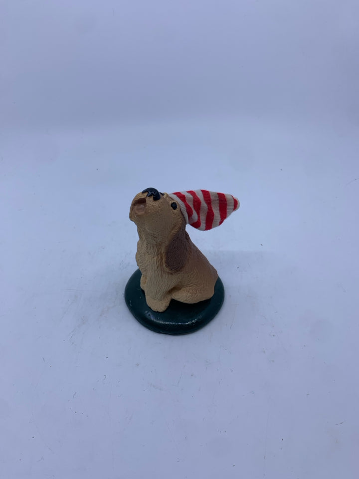 1986 BYERS CHOICE DOG W HAT.