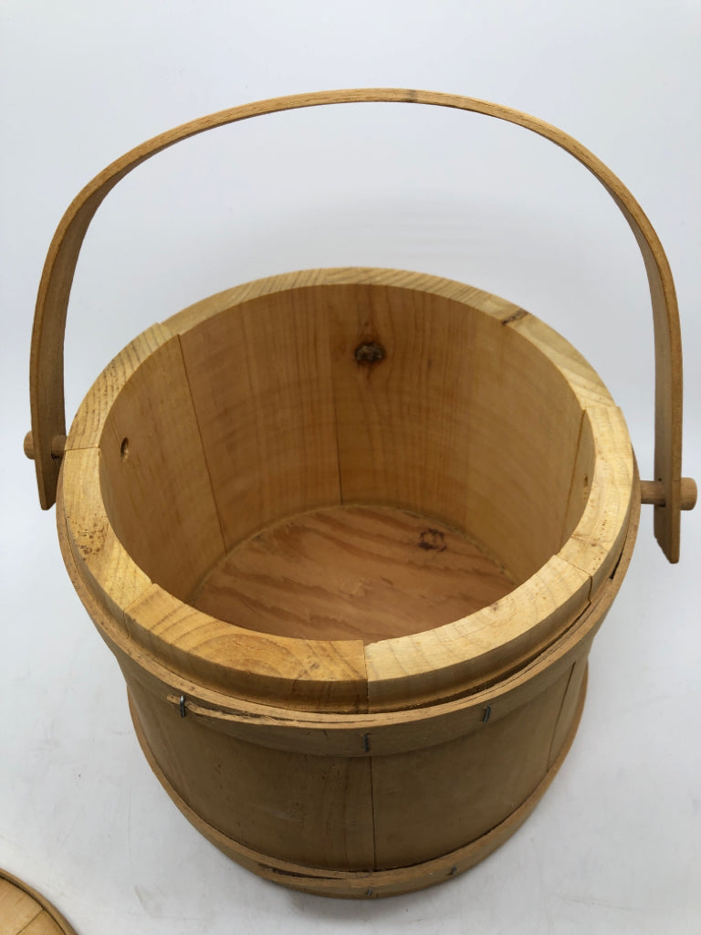 BLONDE WOOD SHAKER STYLE BUCKET.