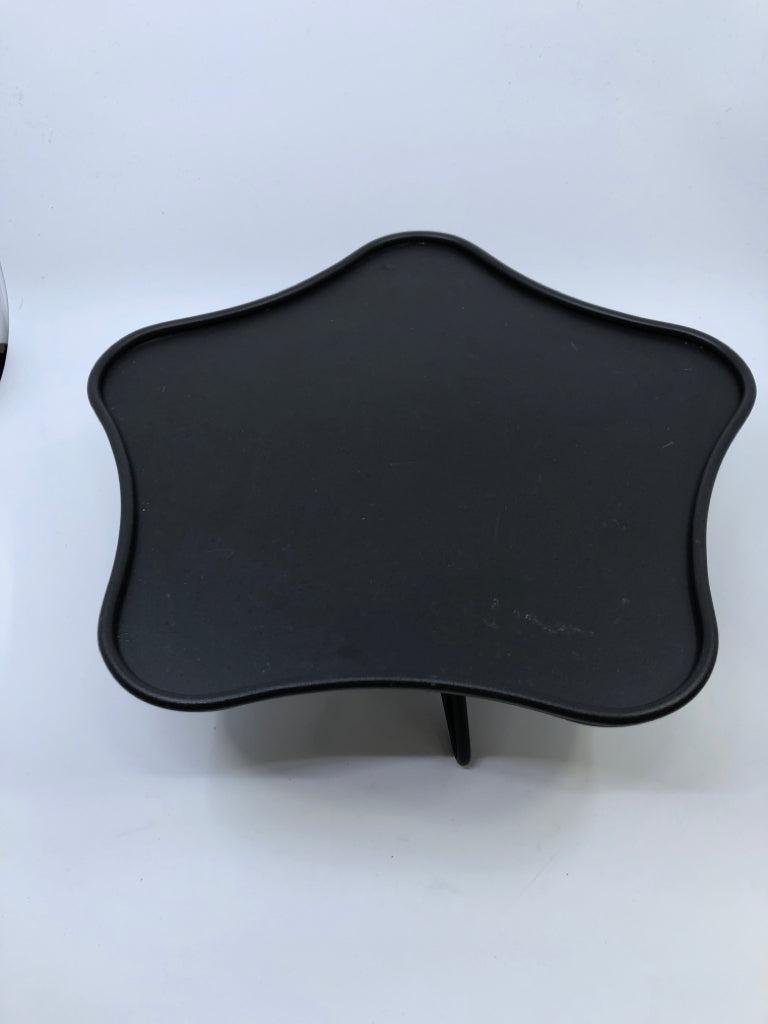 METAL STAR PEDESTAL.