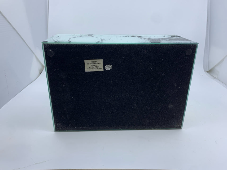 WHITE/BLACK SWIRL RESIN JEWELRY BOX W/BLACK GEODE HANDLE.