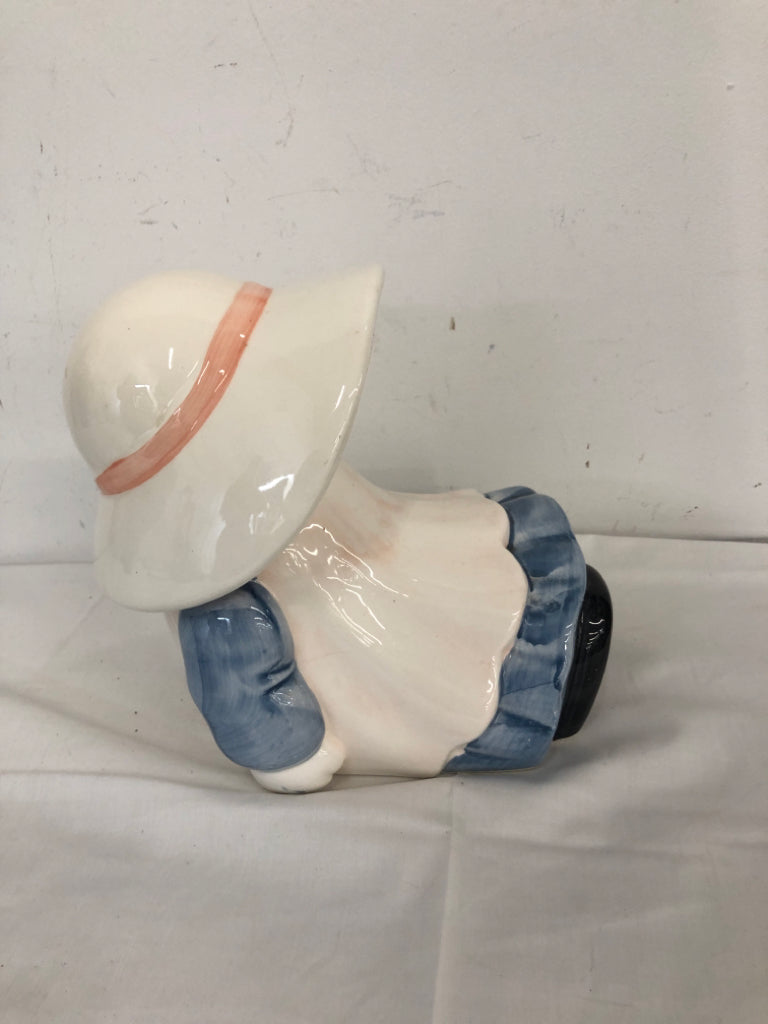 VTG LITTLE GIRL SITTING COOKIE JAR.