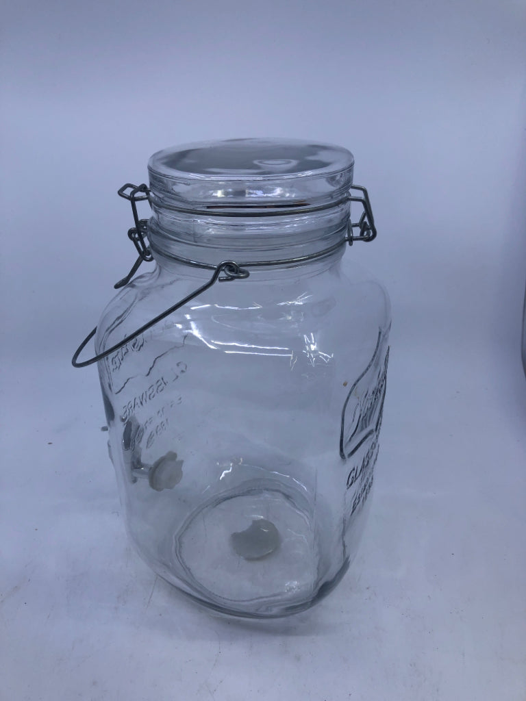 GLASS DRINK DISPENSER.