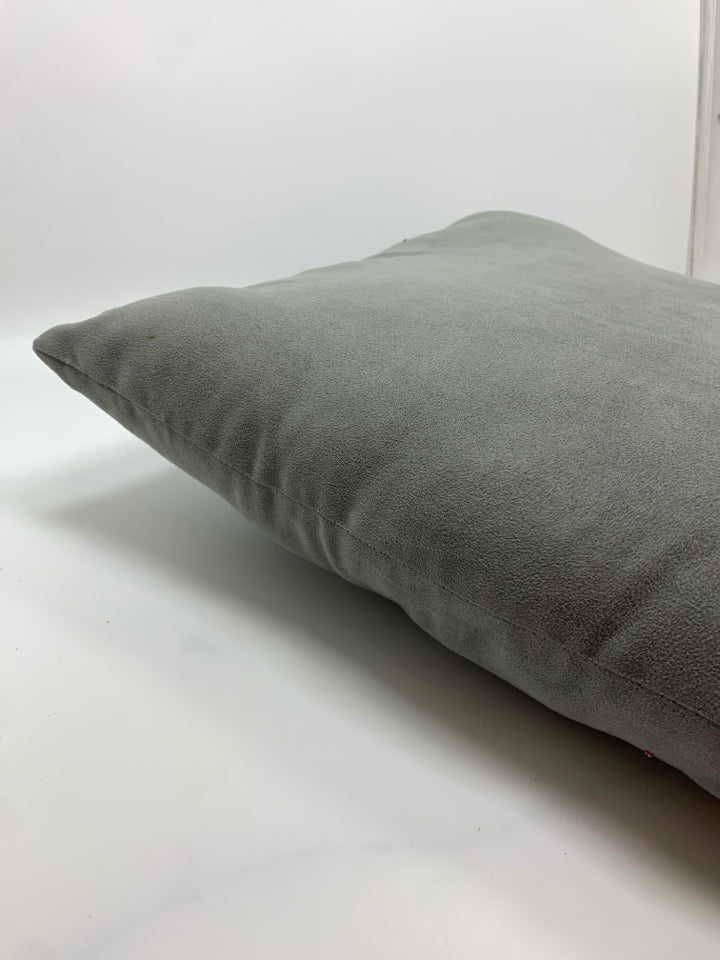 GREY VELVET PILLOW.