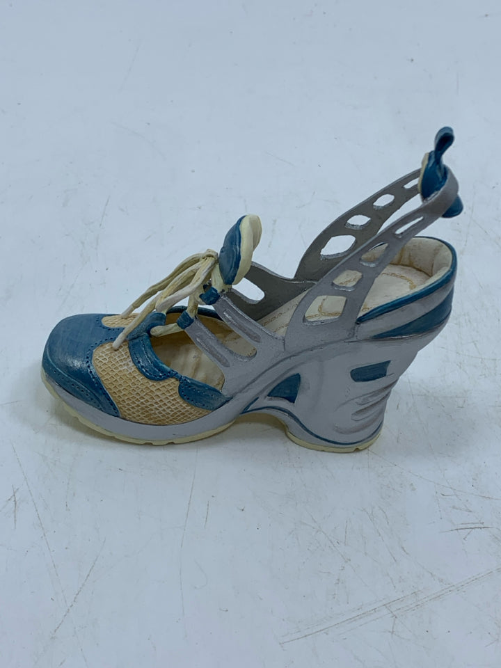 JUST THE RIGHT SHOE FIGURINE IN BOX.