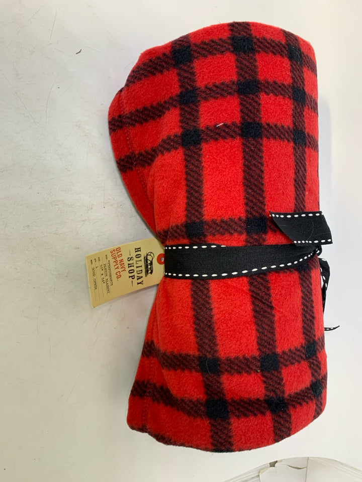 NIP OLD NAVY RED PLAID FLEECE THROW.
