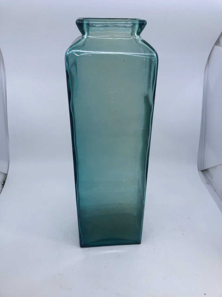 LARGE TEAL RECTANGLE VASE.