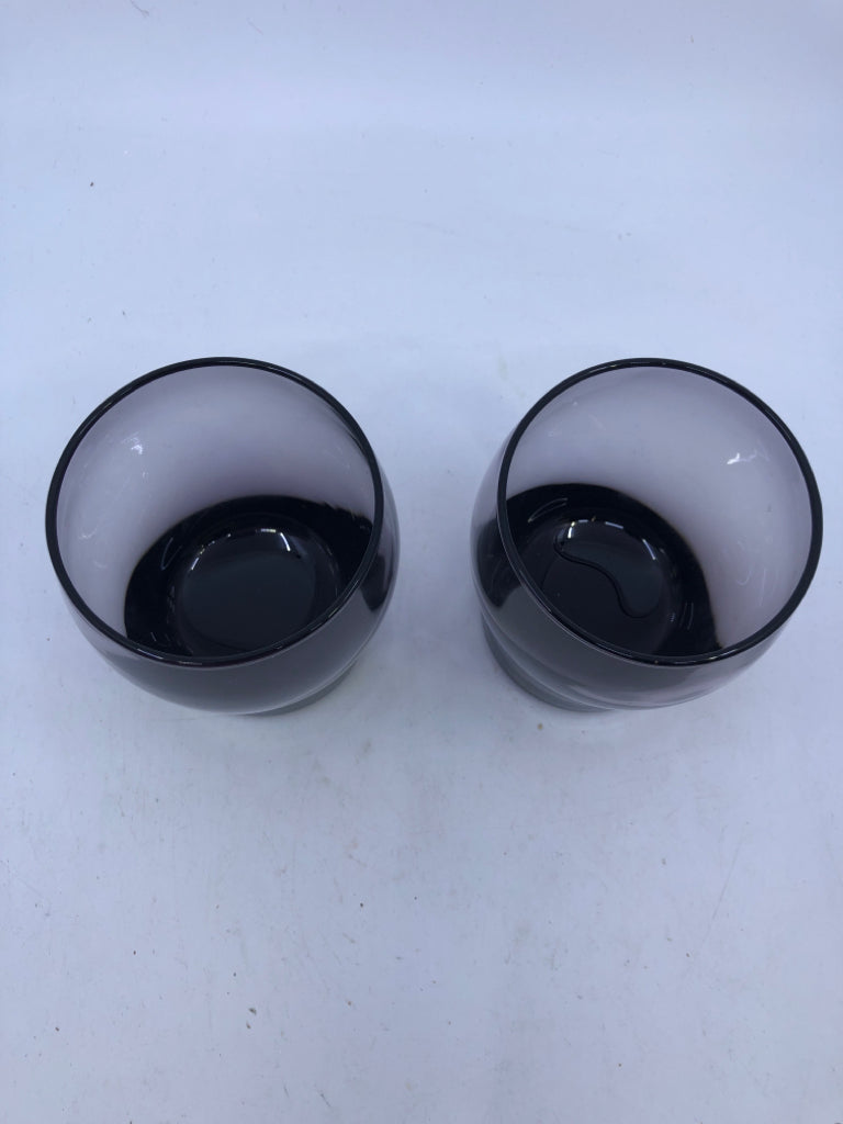 2 SMOKED GLASS SHORT GLASSES.
