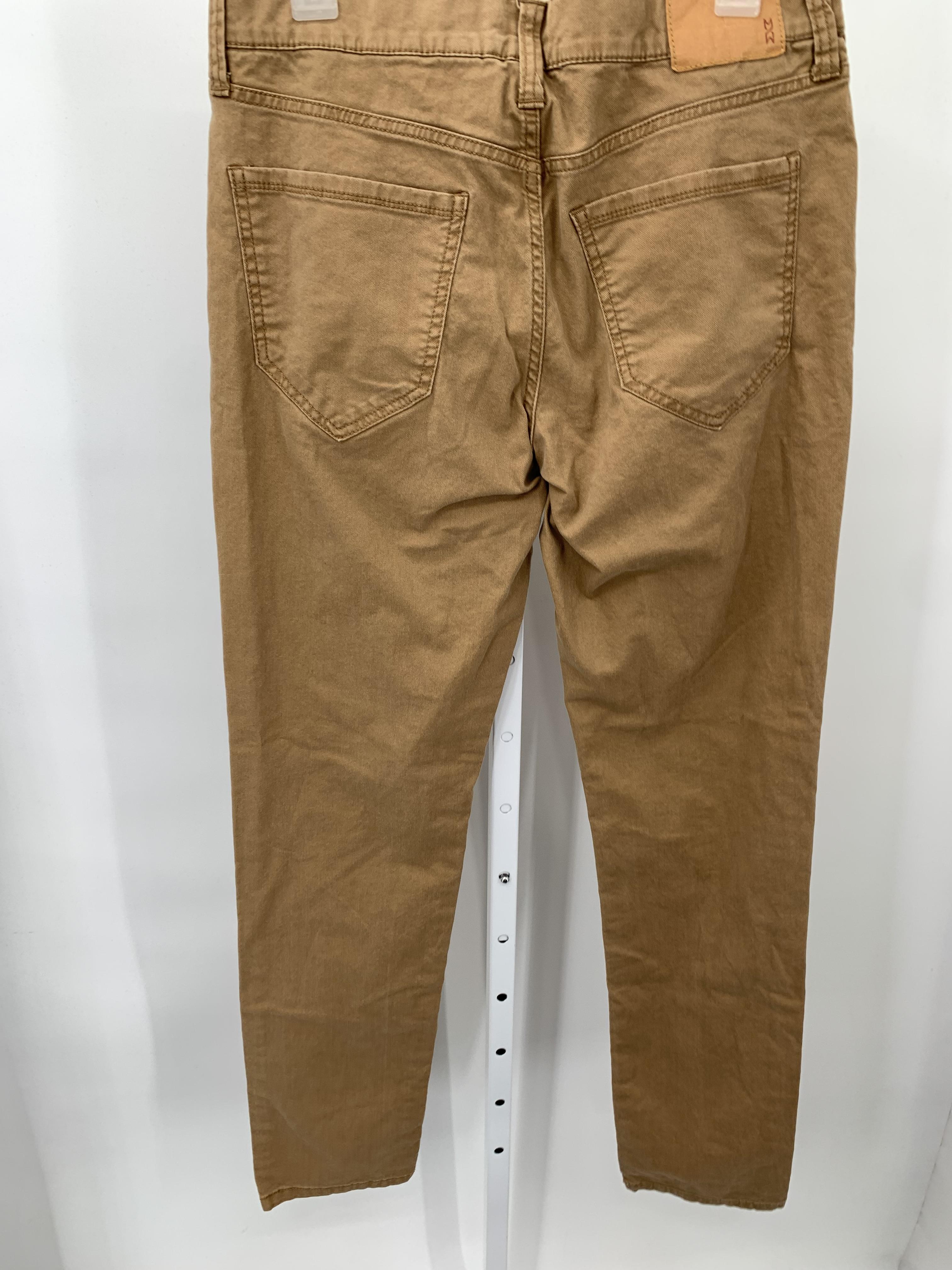 REGULAR FIT PANTS.