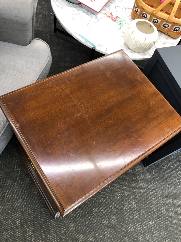 SMALL DARK WOOD 4 DRAWER DRESSER/SIDE TABLE DREXEL GOLD HARDWARE.