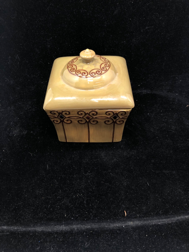 BROWN SQUARE CERAMIC EMBOSSED SCROLL CANISTER W/LID.