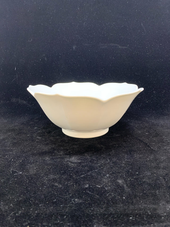 WHITE FLOWER SHAPED BOWL.