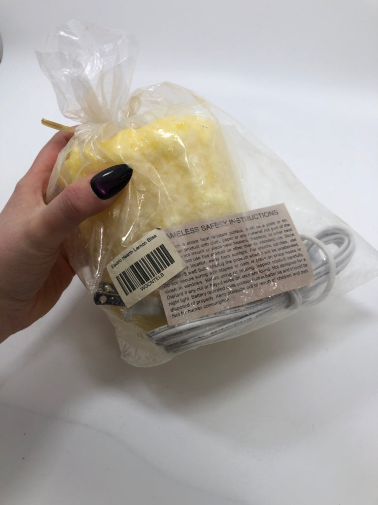 NIP YELLOW GLOW LIGHT UP CANDLE LEMON BLISS.