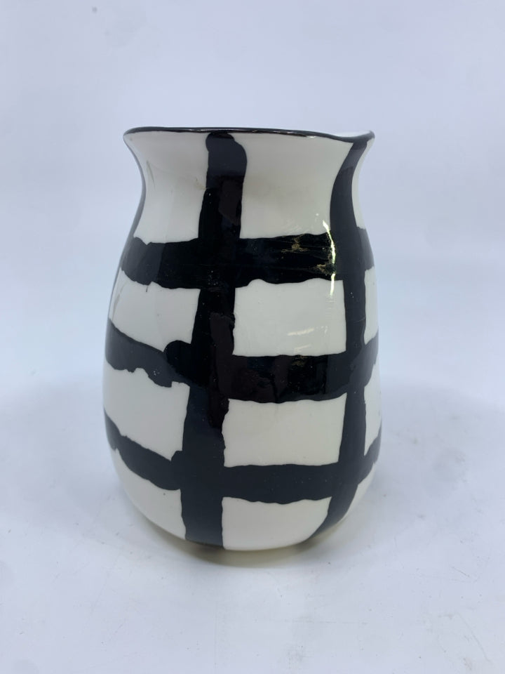 B&W CHECKERED VASE.