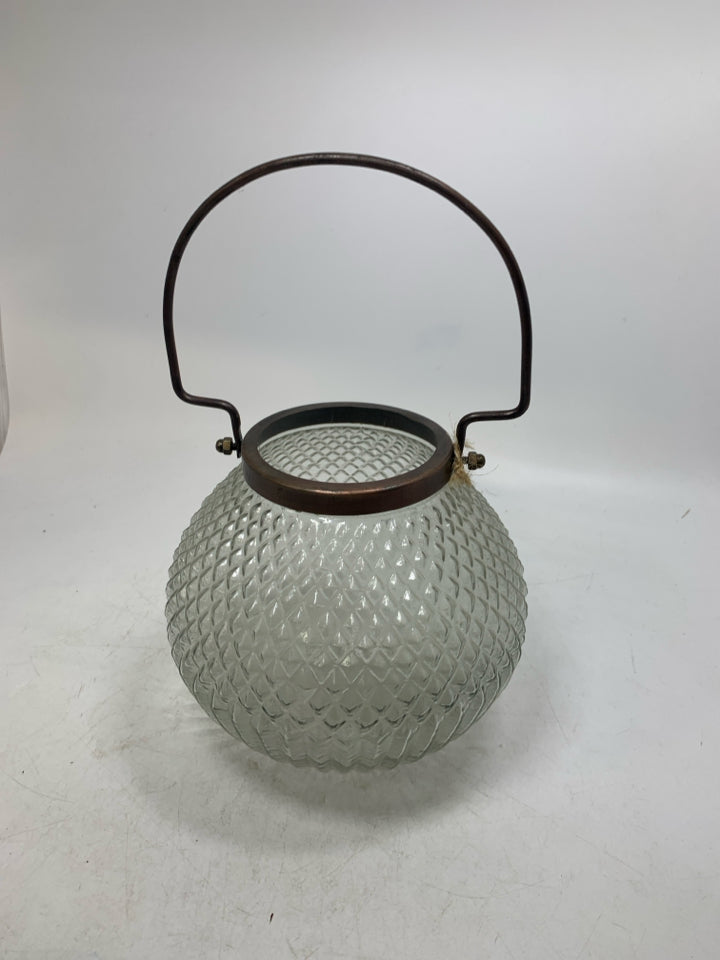 DIAMOND PATTERN CIRCLE GLASS HANGING CANDLE HOLDER/LANTERN.