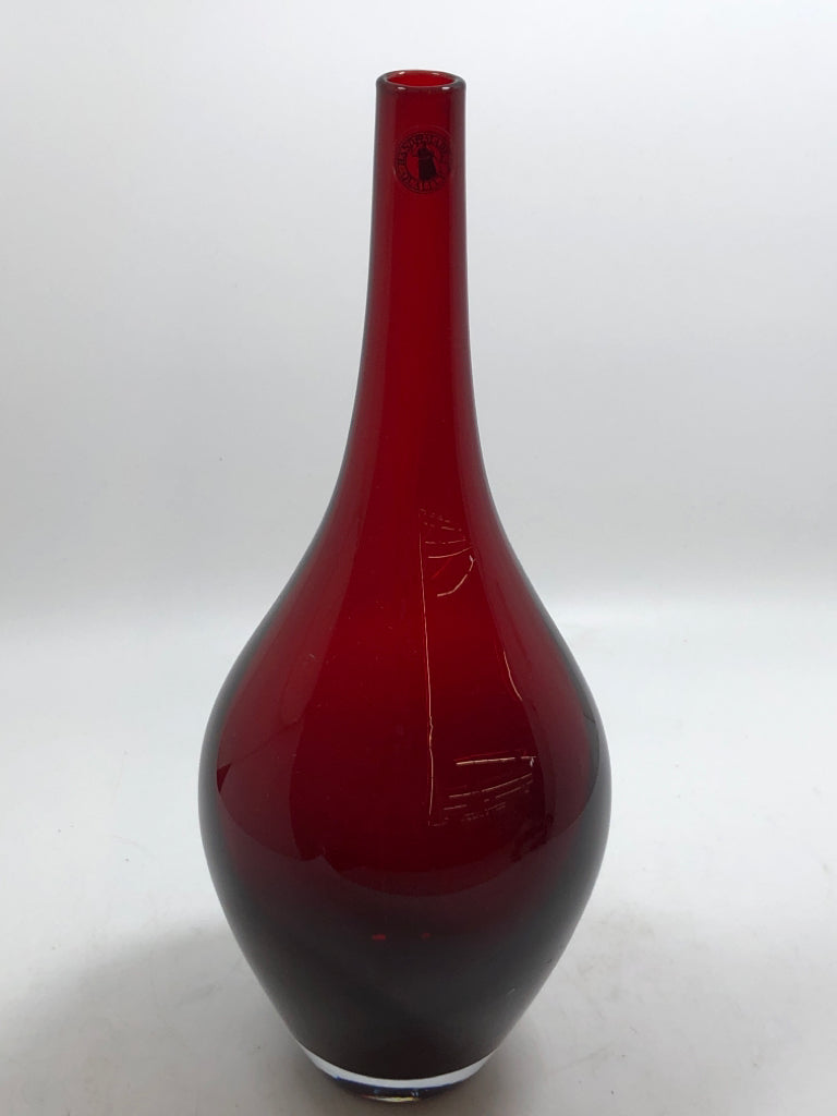 NARROW-NECK RED GLASS VASE.
