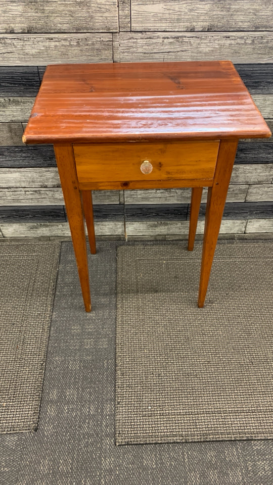 CHERRY 1 DRAWER WOOD SIDE TABLE W/GLASS BALL HANDLE.