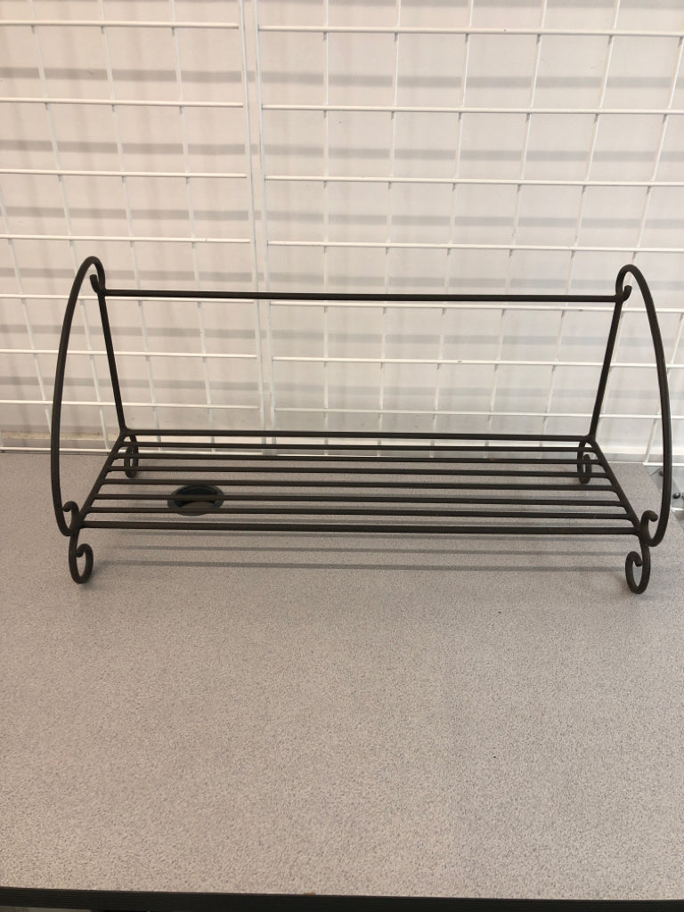 DARK METAL WIRE SHELF.