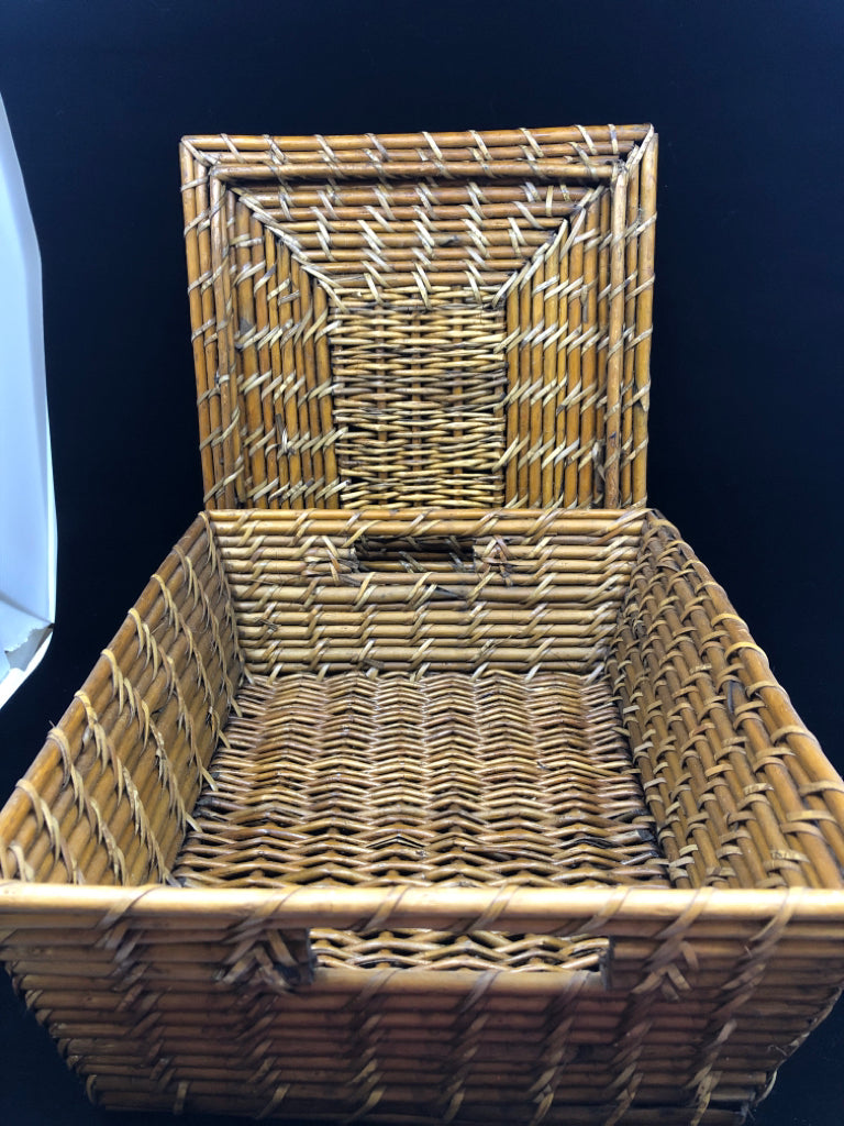 SQUARE BAMBOO STICK BASKET W/ REMOVABLE LID.