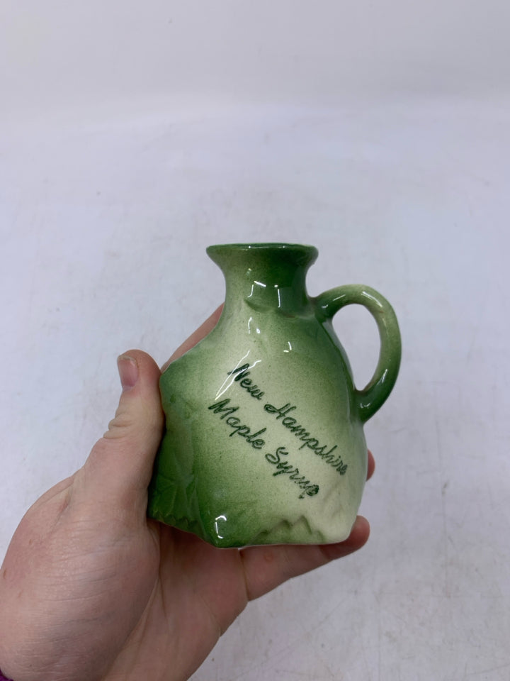 VTG GREEN CERAMIC MAPLE SYRUP MAPLE LEAF DETAIL.