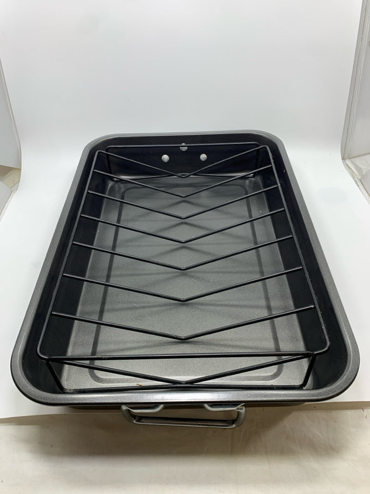 ROASTING PAN W/IRON INSERT.