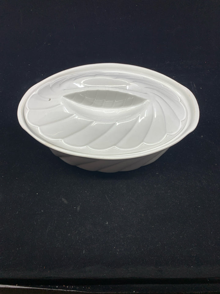 WHITE RIBBED STONEWARE OVAL COVERED CASSEROLE.