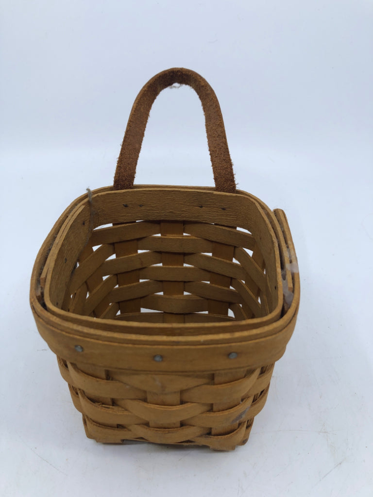 SMALL LONGABERGER BASKET 1999 W/HANDLE.