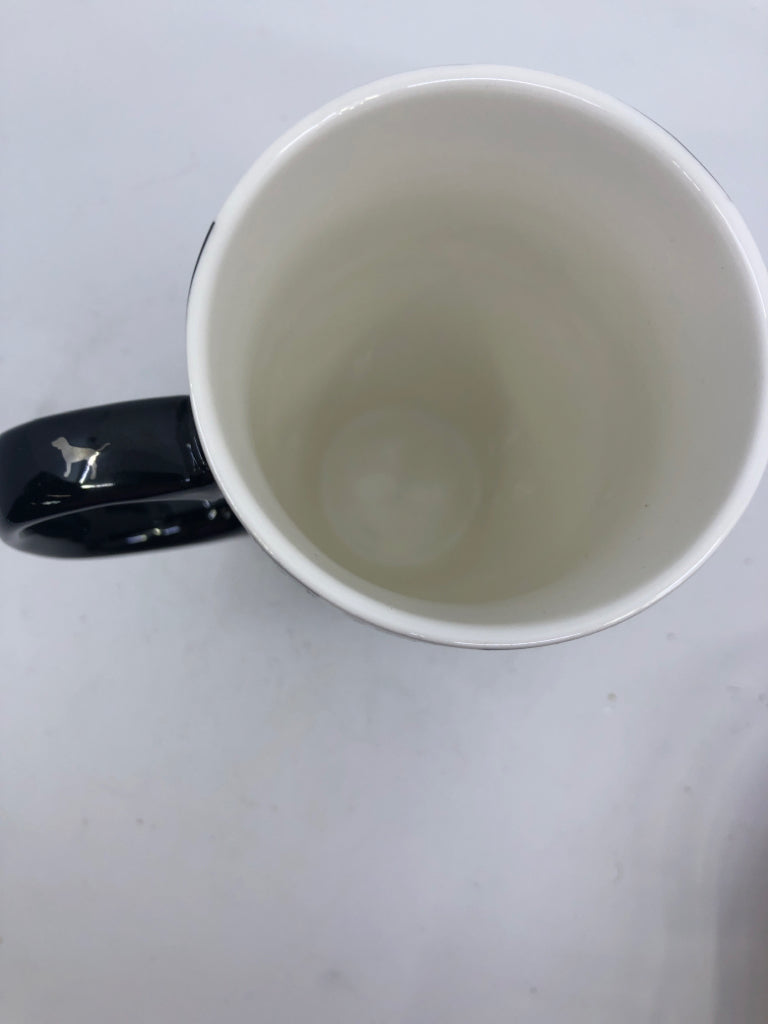 BLACK/WHITE CHECKERED PINK MUG.