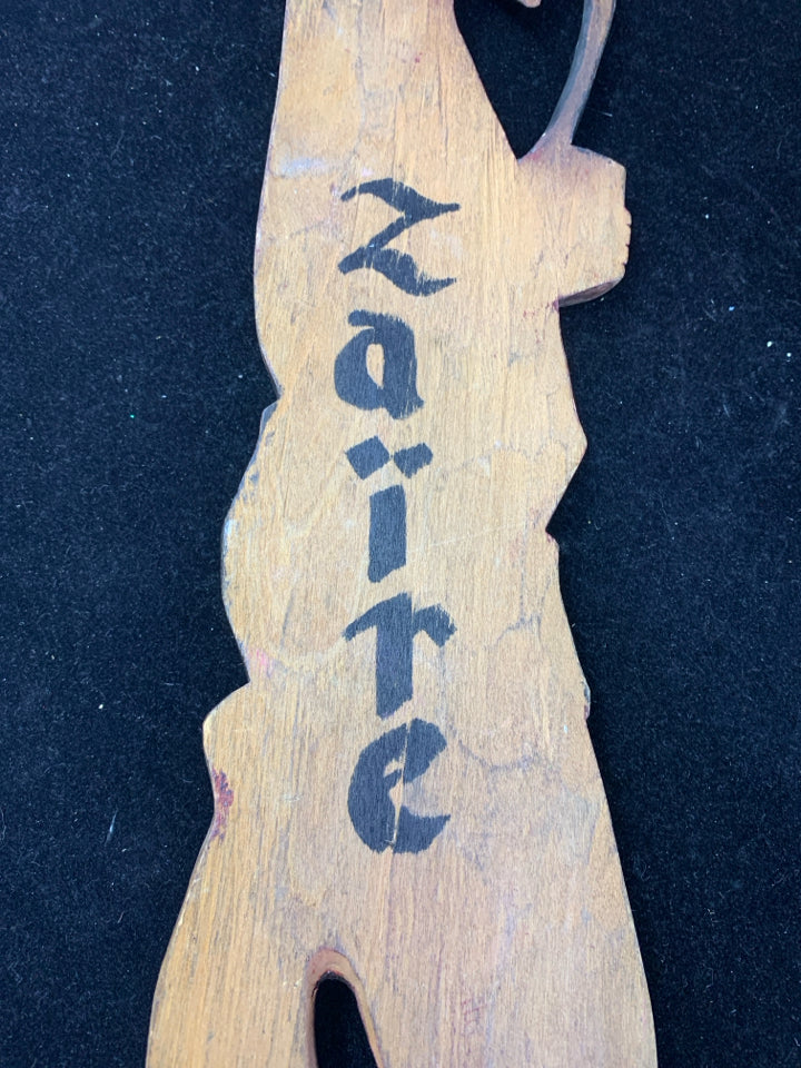 VTG WOOD CARVED MAN KNEELING FOLK ART.