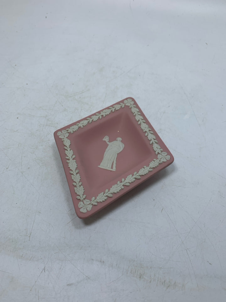 VTG JASPERWARE MAN HOLDING HEAD IN HAD DIAMOND SHAPE TRINKET DISH.