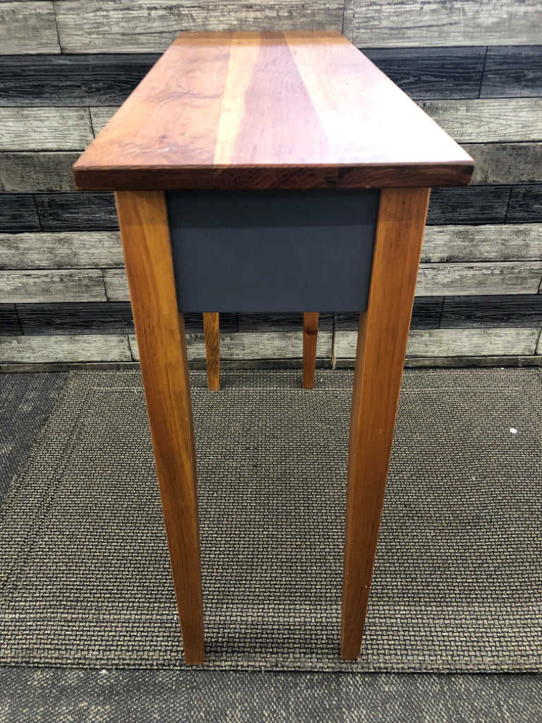 VTG GREEN FLORAL ENTRY WAY TABLE.