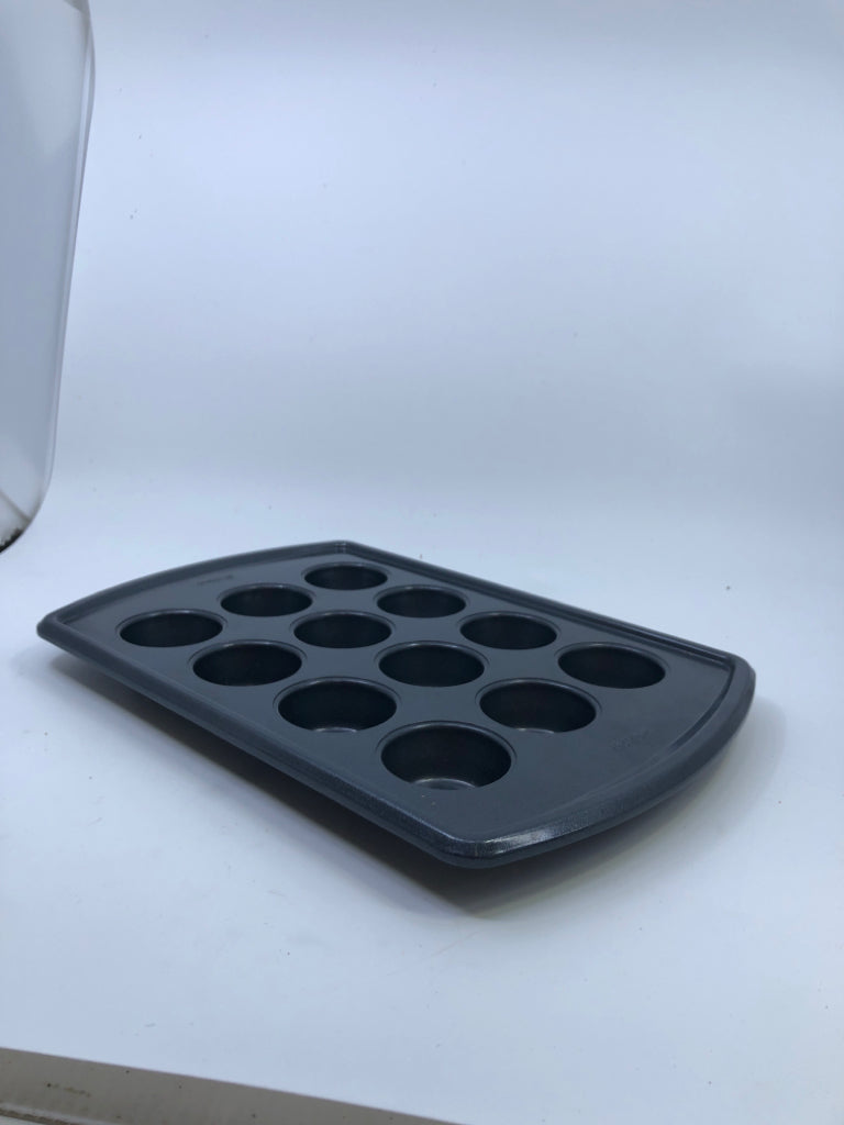 MINI CUPCAKE PAN WILTON.