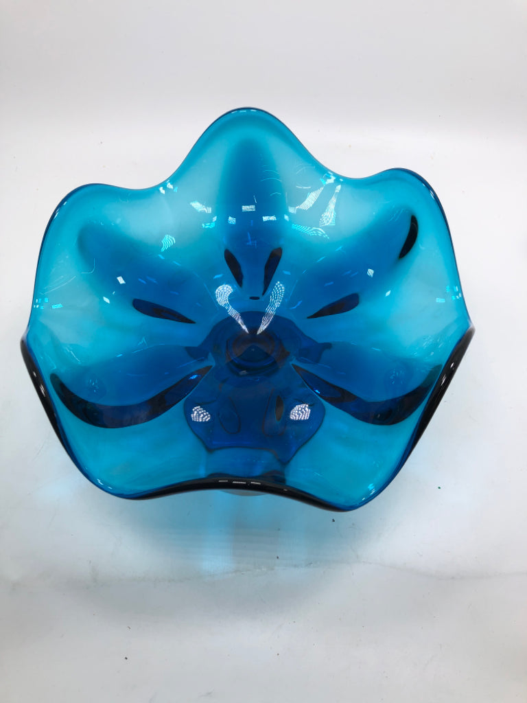 RUFFLED BLUE GLASS PEDESTAL BOWL.
