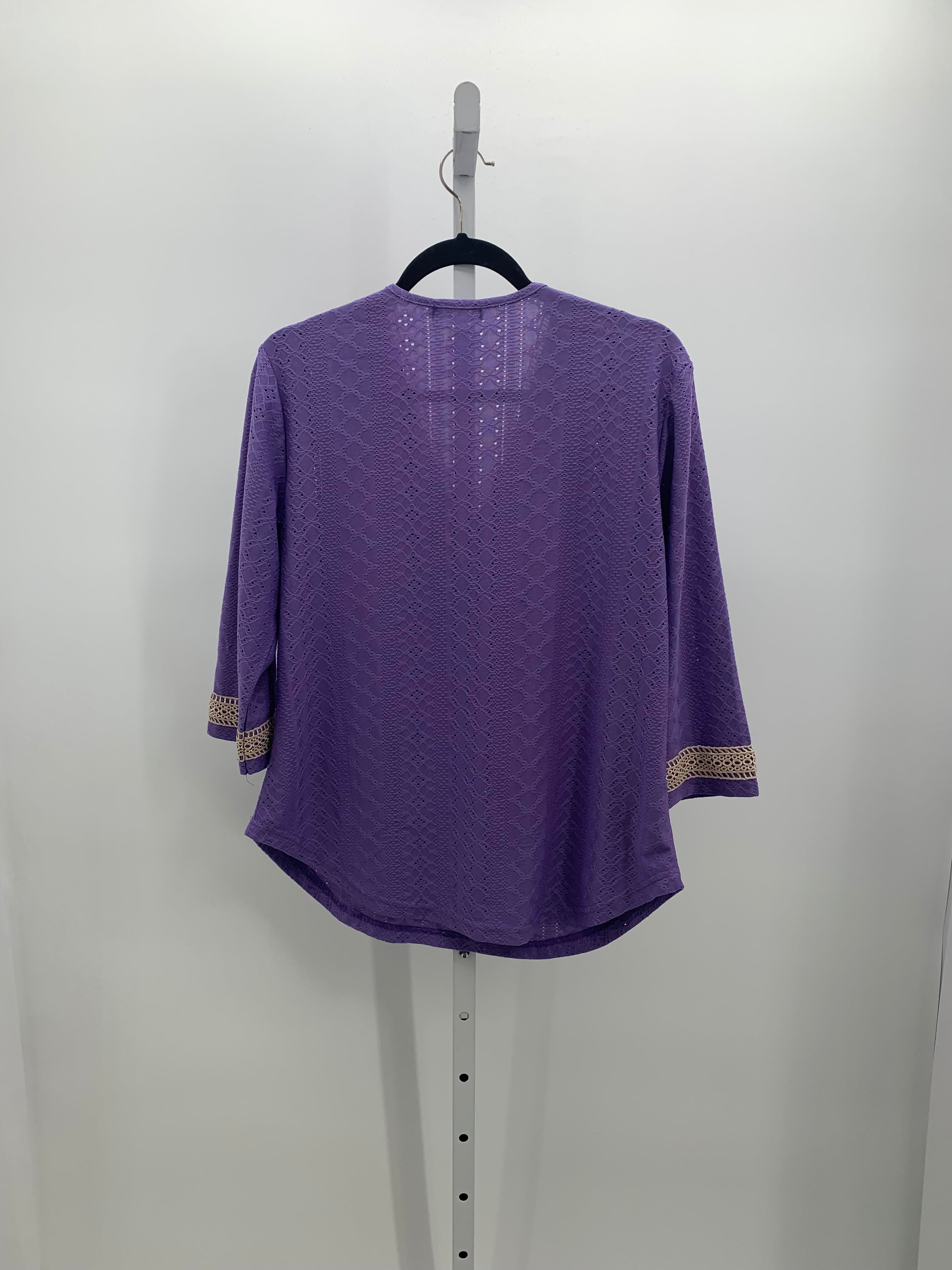 Size Large Misses 3/4 Sleeve Shirt