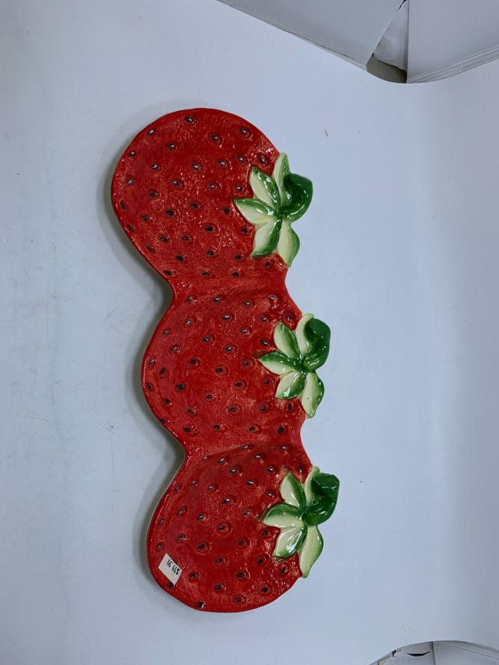 3 CONNECTED STRAWBERRIES TEXTURED SERVING PLATE.