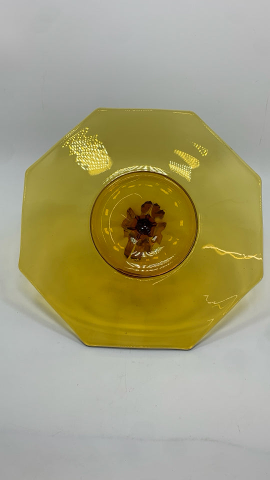 AMBER GLASS TIDBIT TRAY W/HANDLE.