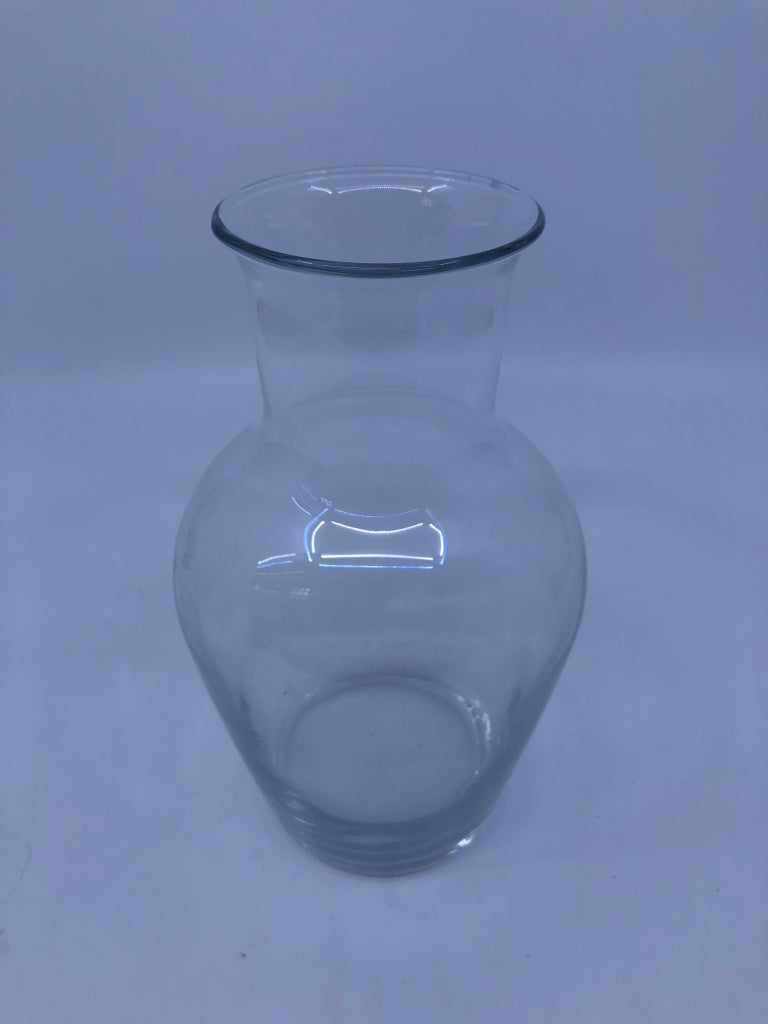 CLEAR GLASS VASE.