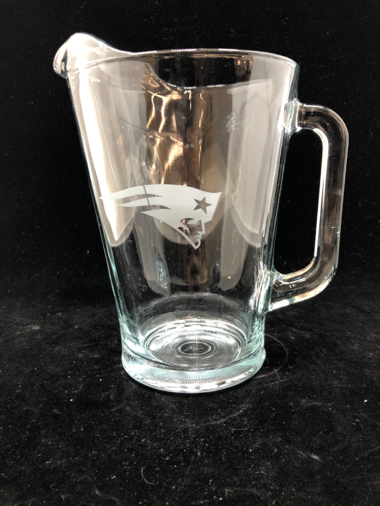PATRIOTS CLEAR GLASS PITCHER.
