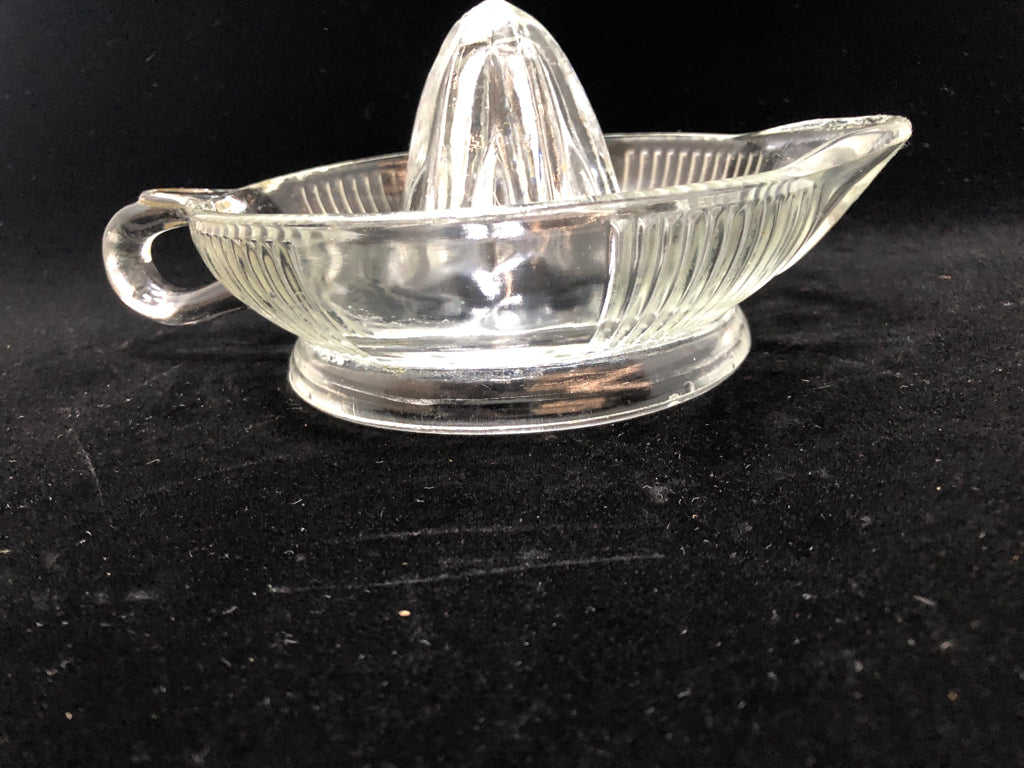CLEAR GLASS JUICER.