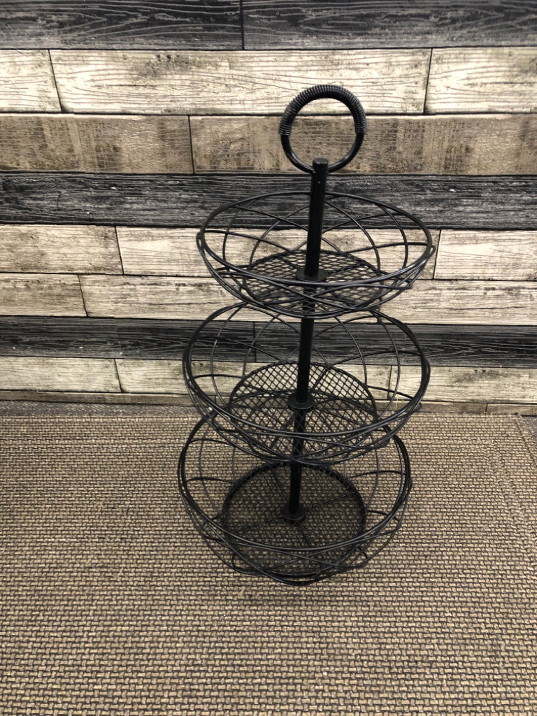 3-TIER BLACK WIRE FRUIT BASKET W/CIRCLE HANDLE.