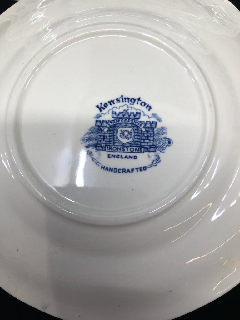 24PC BLUE & WHITE FLORAL PATTERN DINNER SET.