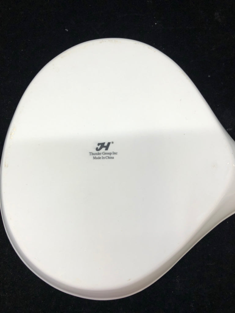 SKILLET STYLE WHITE SERVING DISH.