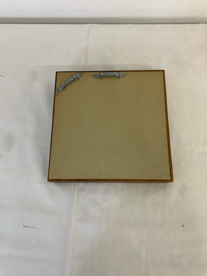 SMALL SQUARE MIRROR IN DARK WOOD FRAME.