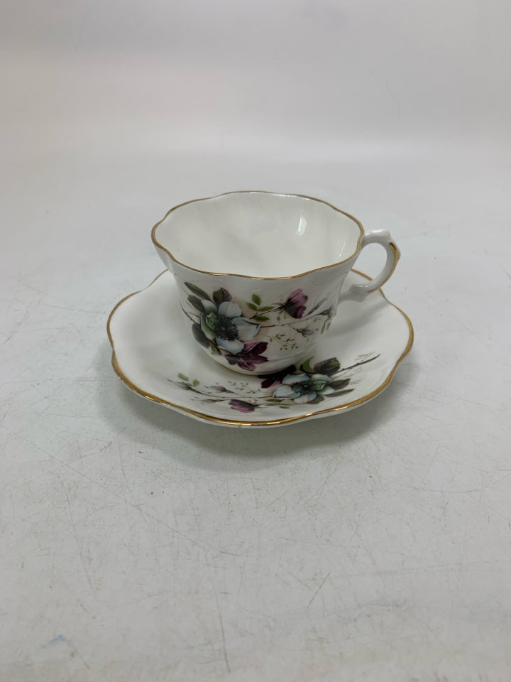 DARK PURPLE/WHITE FLOWERS TEA CUP.
