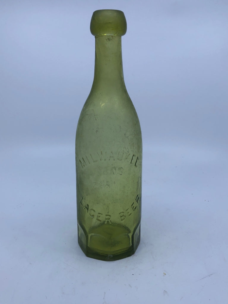 VTG GREEN MILWAUKEE BEER BOTTLE.