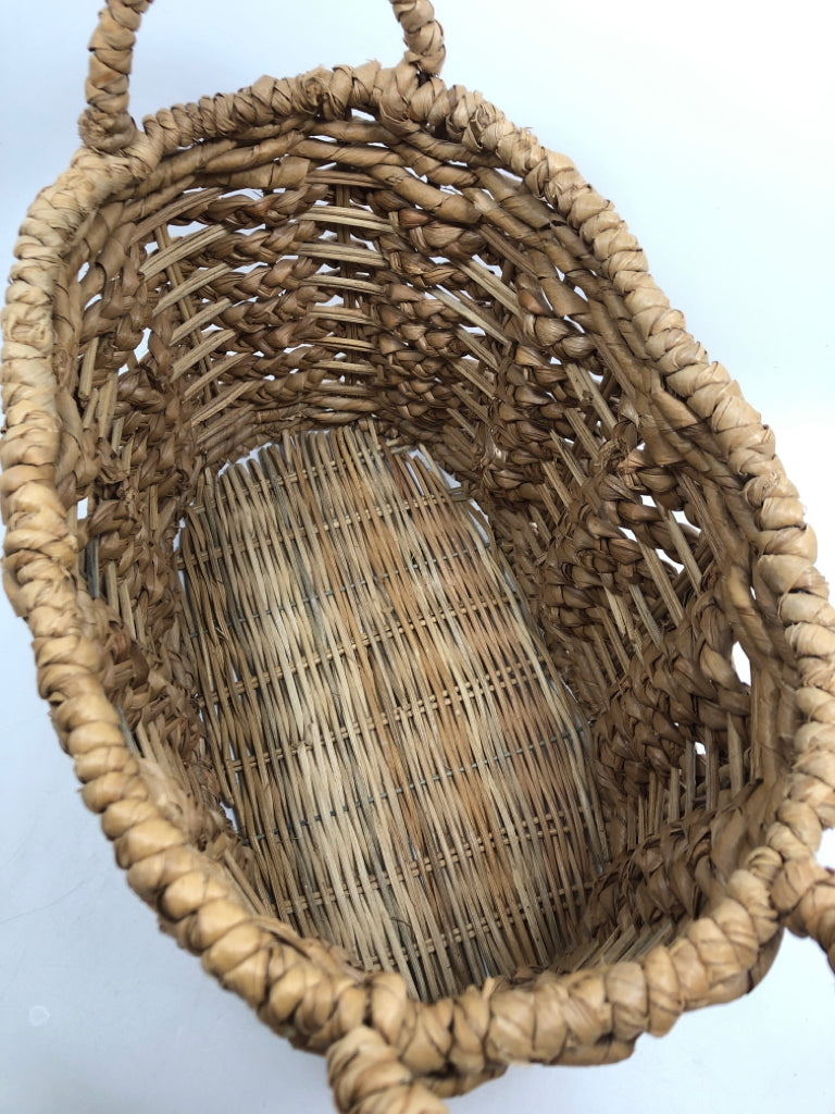 OVAL WICKER BASKET W HANDLES.