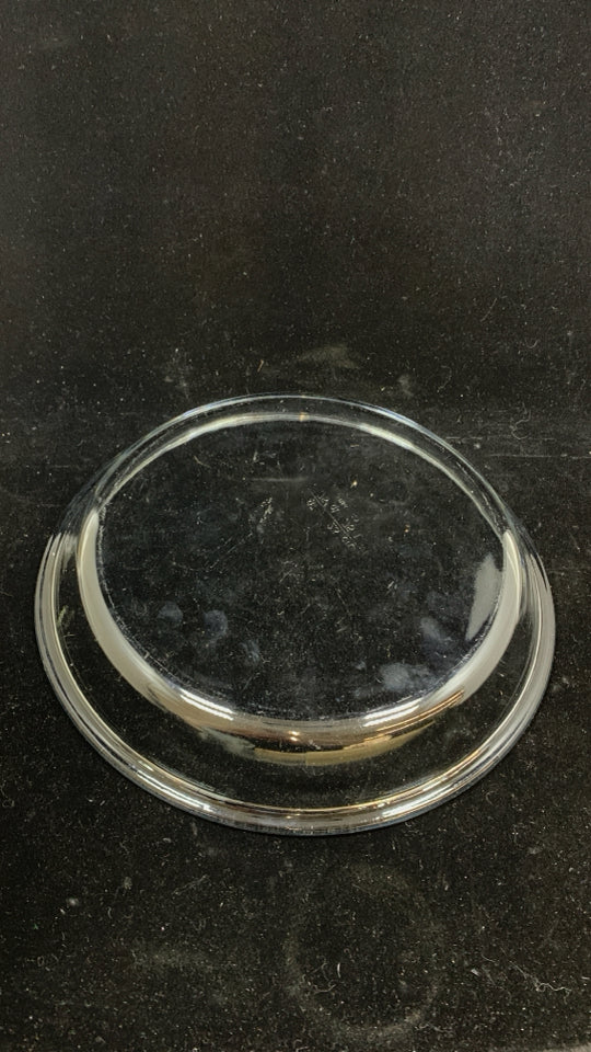 ROUND GLASS BAKING DISH.