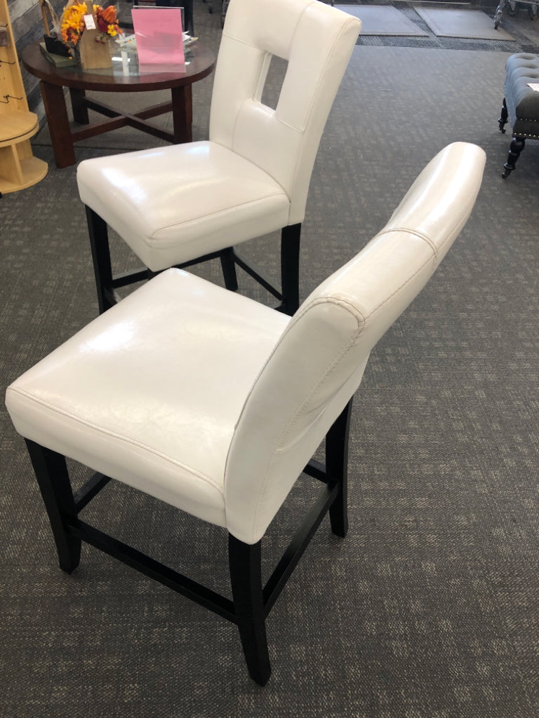 2 FAUX WHITE LEATHER W BLACK LEGS COUNTER HEIGHT STOOLS.