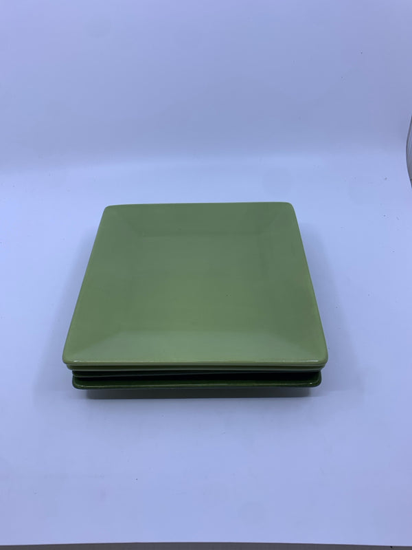 4 GREEN/LIGHT GREEN SQUARE LUNCH PLATES.